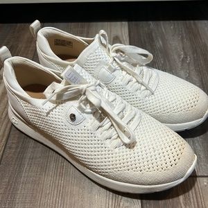 UGG white Tay trainer, hard to find!! Women’s 8